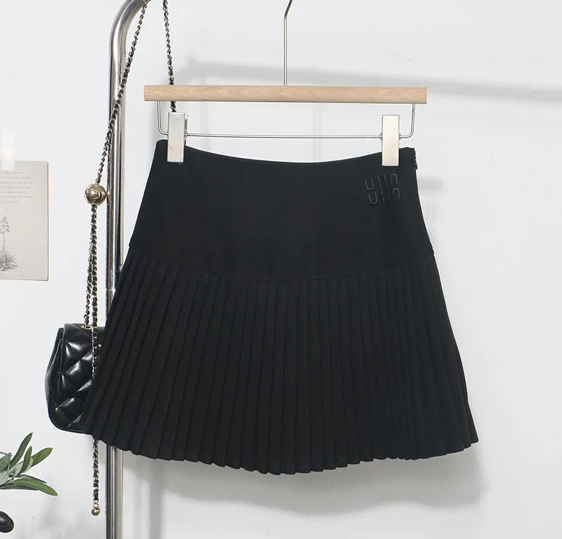 Pleated Embroidery Short Skirt