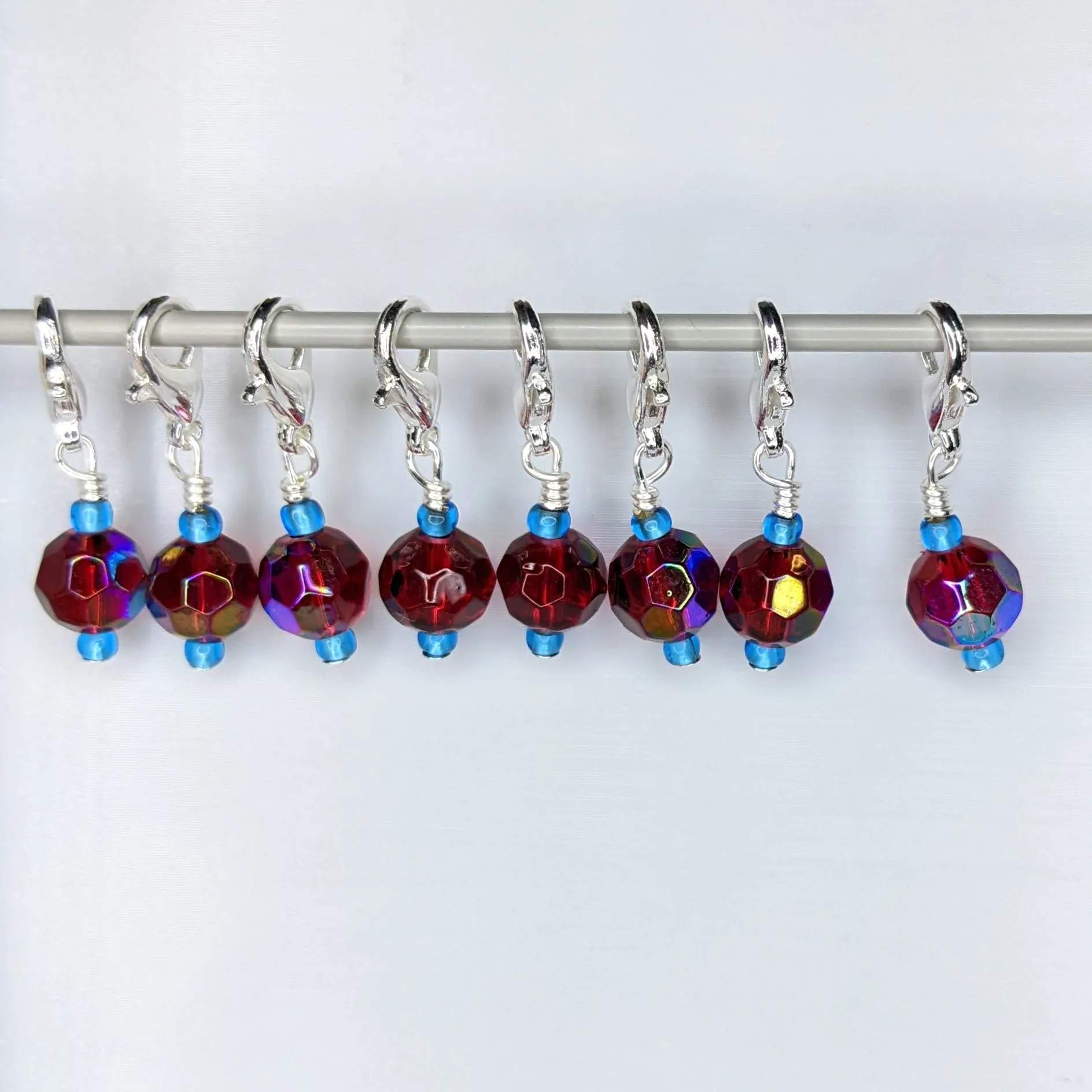 Simple Bead Stitch Markers: Lobster Claws