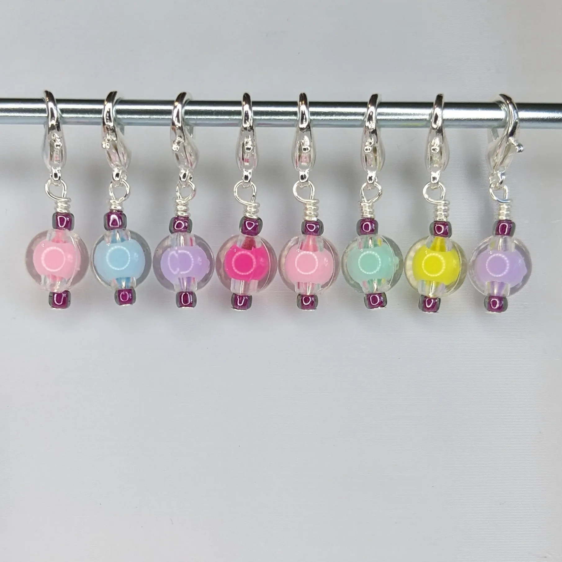 Simple Bead Stitch Markers: Lobster Claws