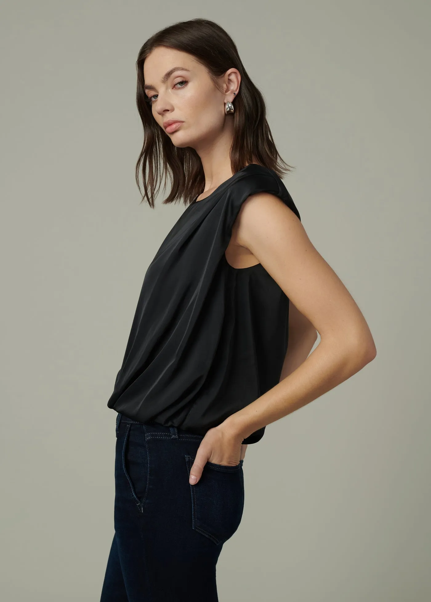 THE VICTORIA SLEEVELESS TOP