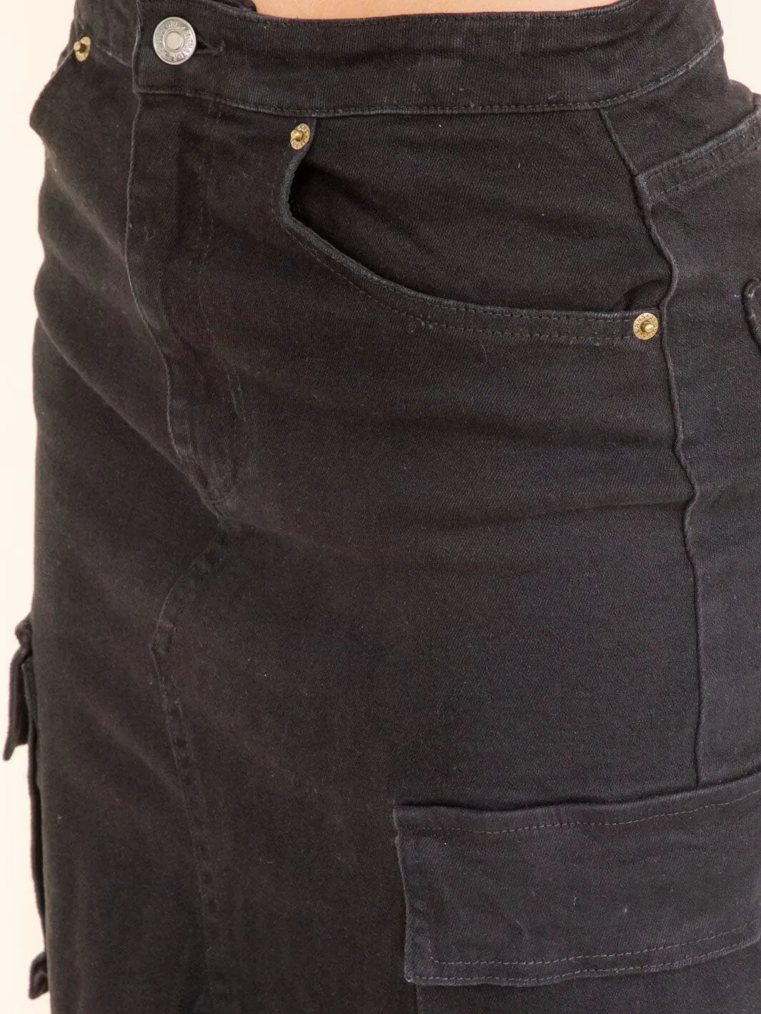 WOMEN'S BUTTON CLOSURE FRONT SLIT CARGO POCKETS DENIM MIDI SKIRT